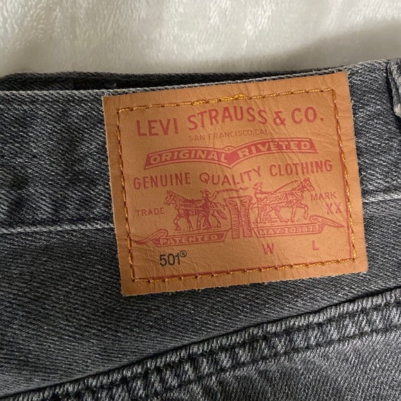Levi’s 501 Wedgie fit shorts - Picture 6 of 9